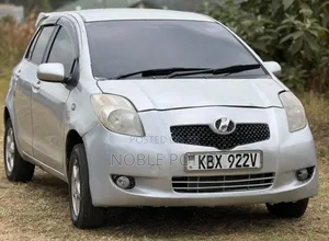 Toyota Vitz 2006 Silver