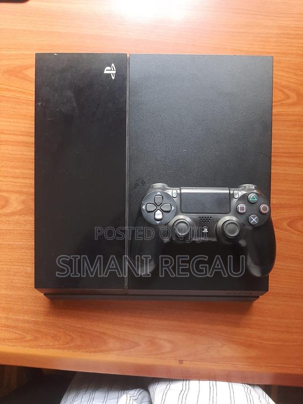 Play Station 4 Standard Edition