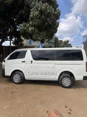 Toyota HiAce 2013 White
