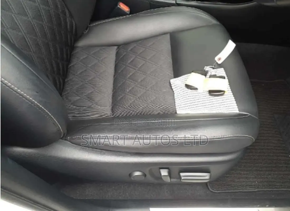 Toyota Harrier 2.0 2019 Off white
