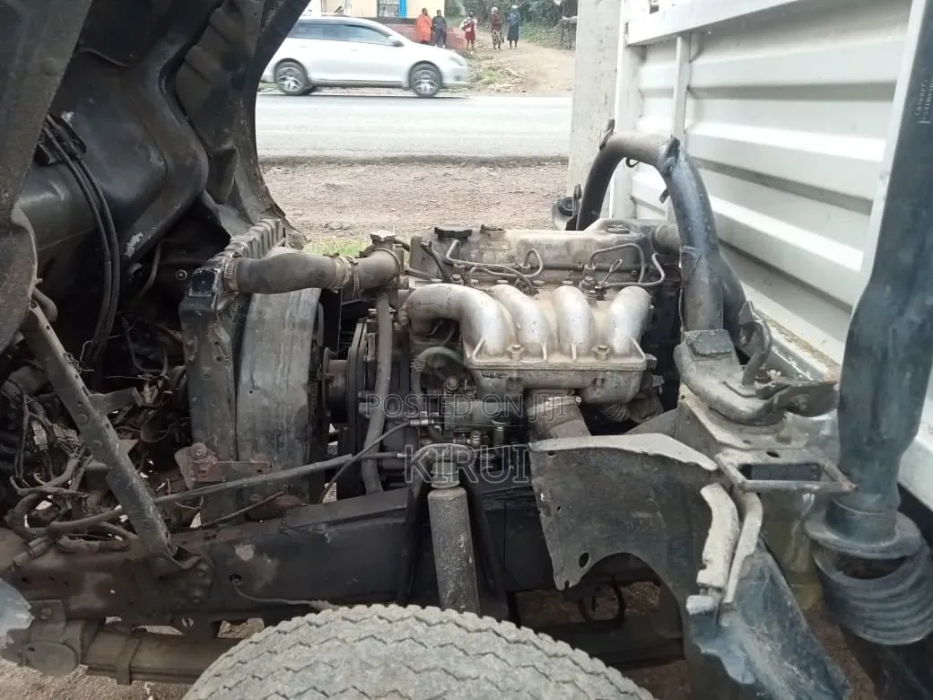 Mitsubishi Canter 2004 White