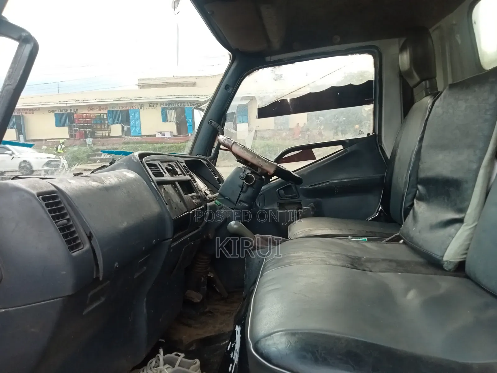 Mitsubishi Canter 2004 White