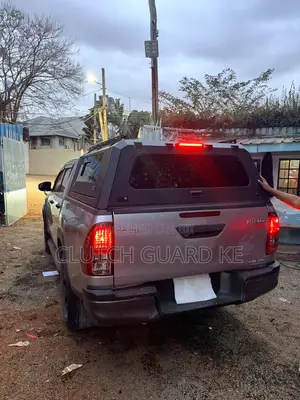 Toyota Hilux Pick Up Canopy