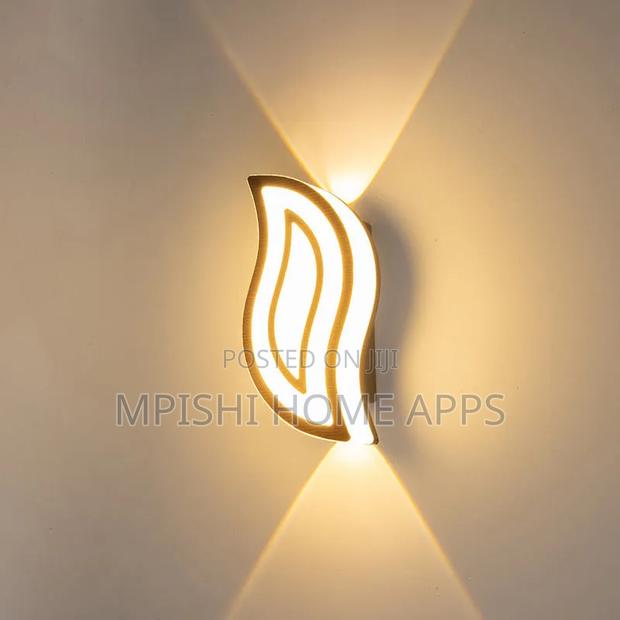 Oval Leaf LED Wall Light - main view