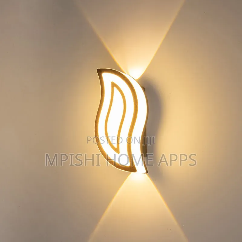 Oval Leaf LED Wall Light