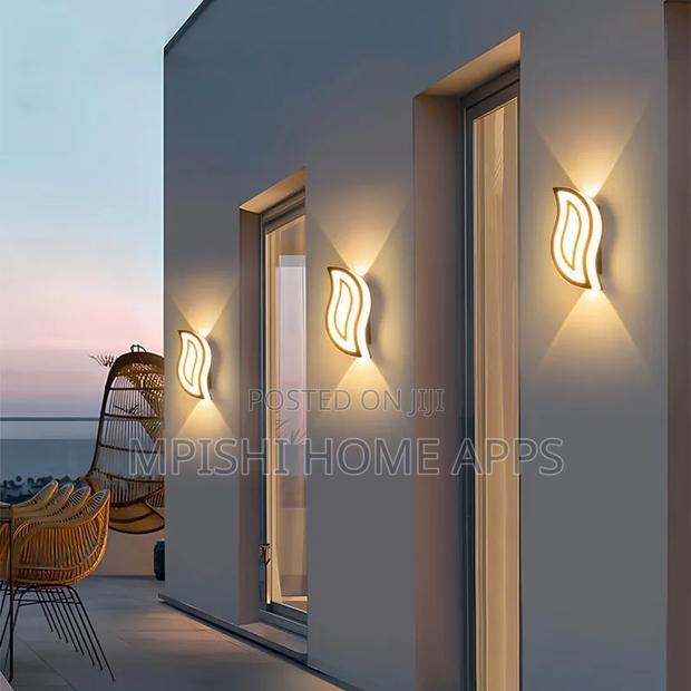 Oval Leaf LED Wall Light - thumbnail 2