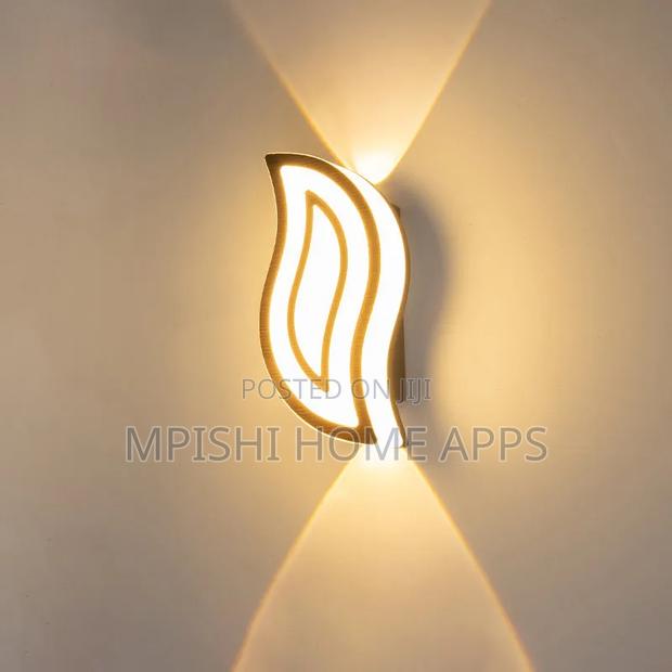 Oval Leaf LED Wall Light - thumbnail 4