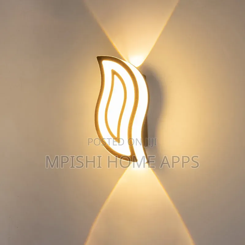 Oval Leaf LED Wall Light