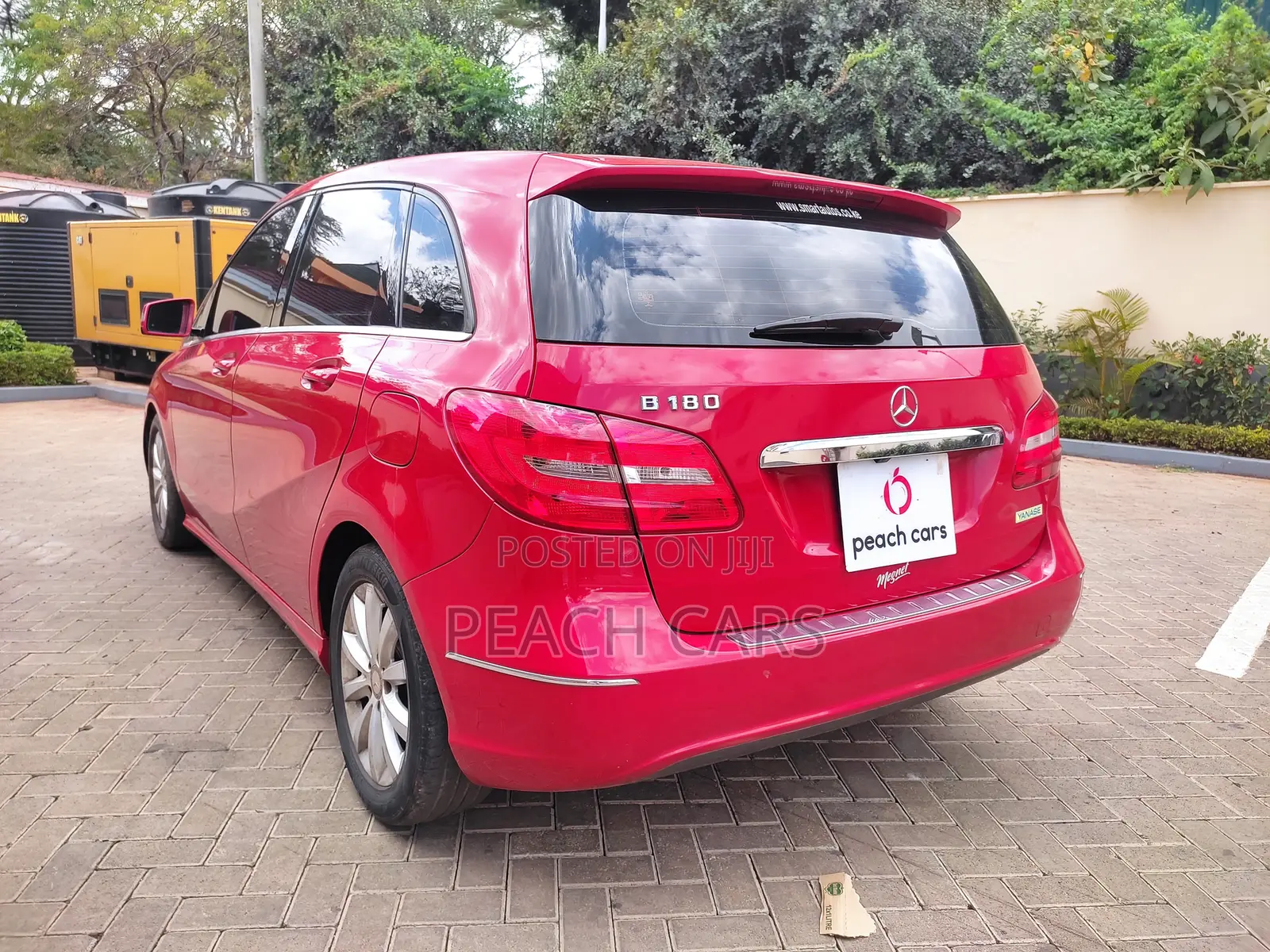 Mercedes-Benz B-Class 2014 Red