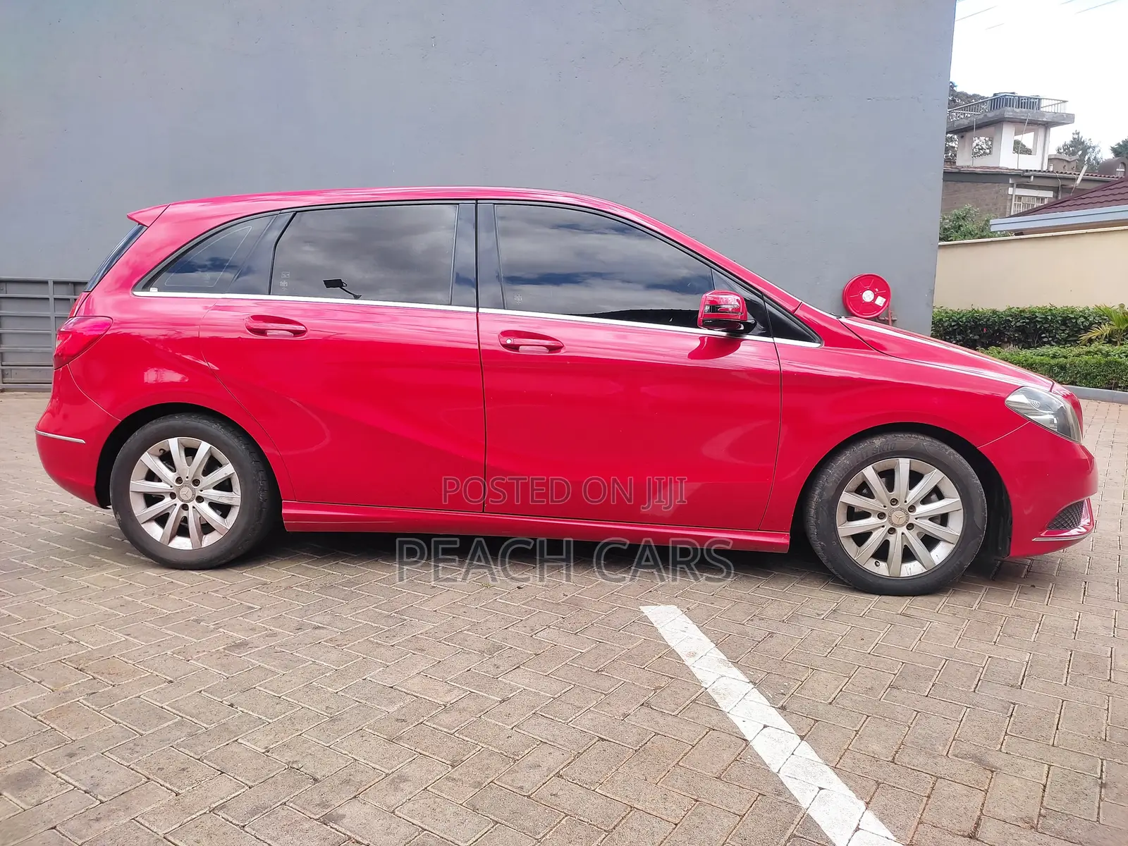 Mercedes-Benz B-Class 2014 Red