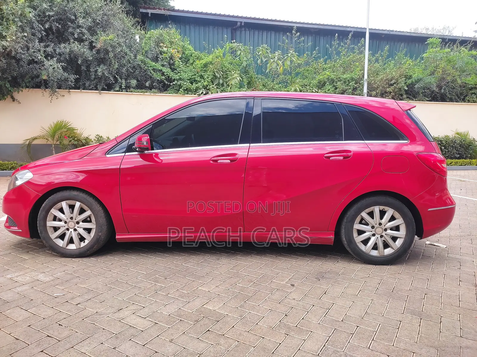 Mercedes-Benz B-Class 2014 Red