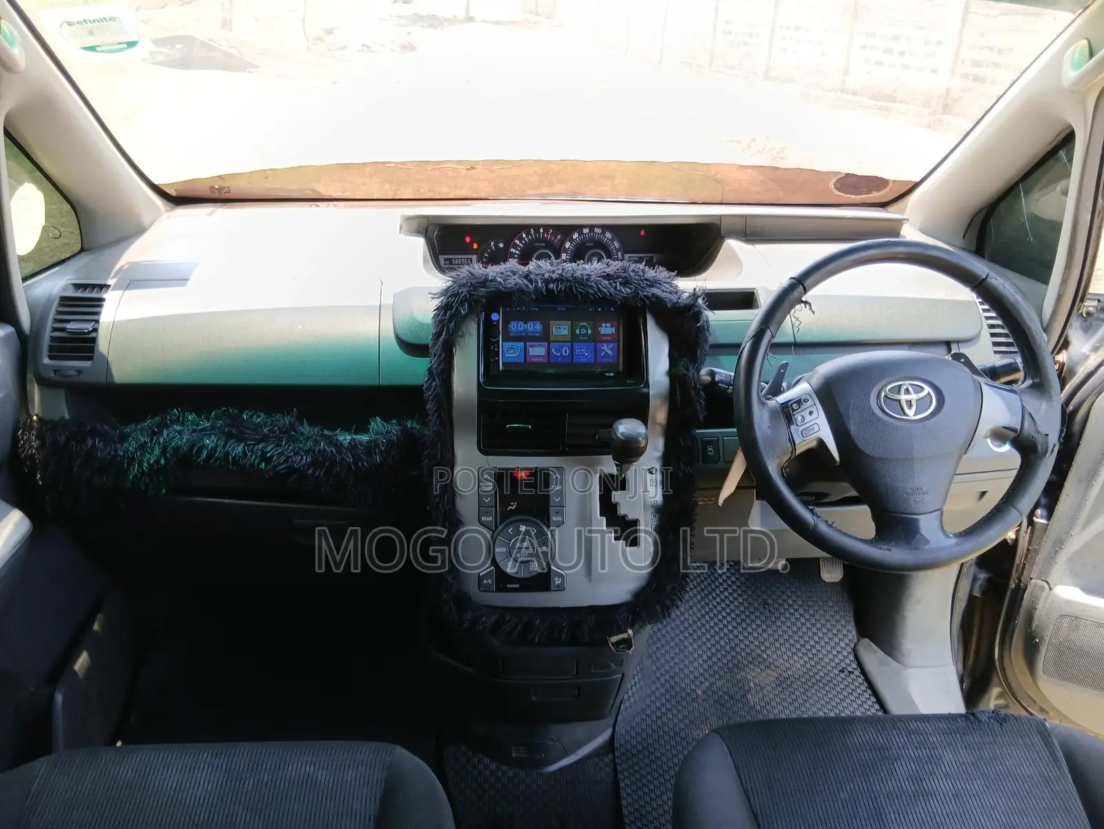 Toyota Voxy 2009 Purple
