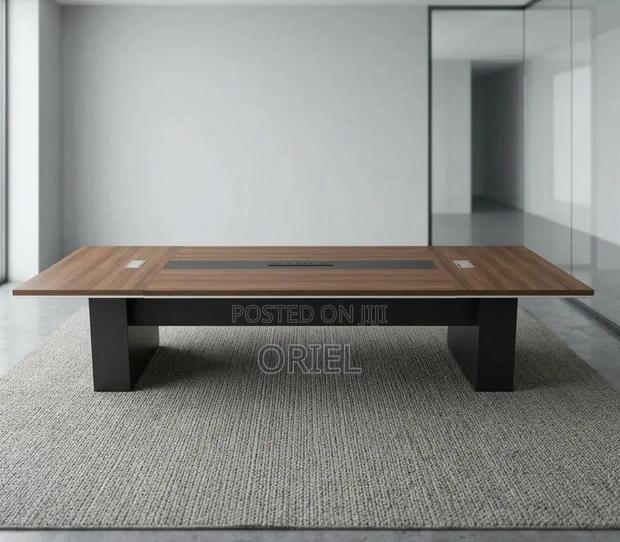 Modern 2400mm Boardroomtable - main view
