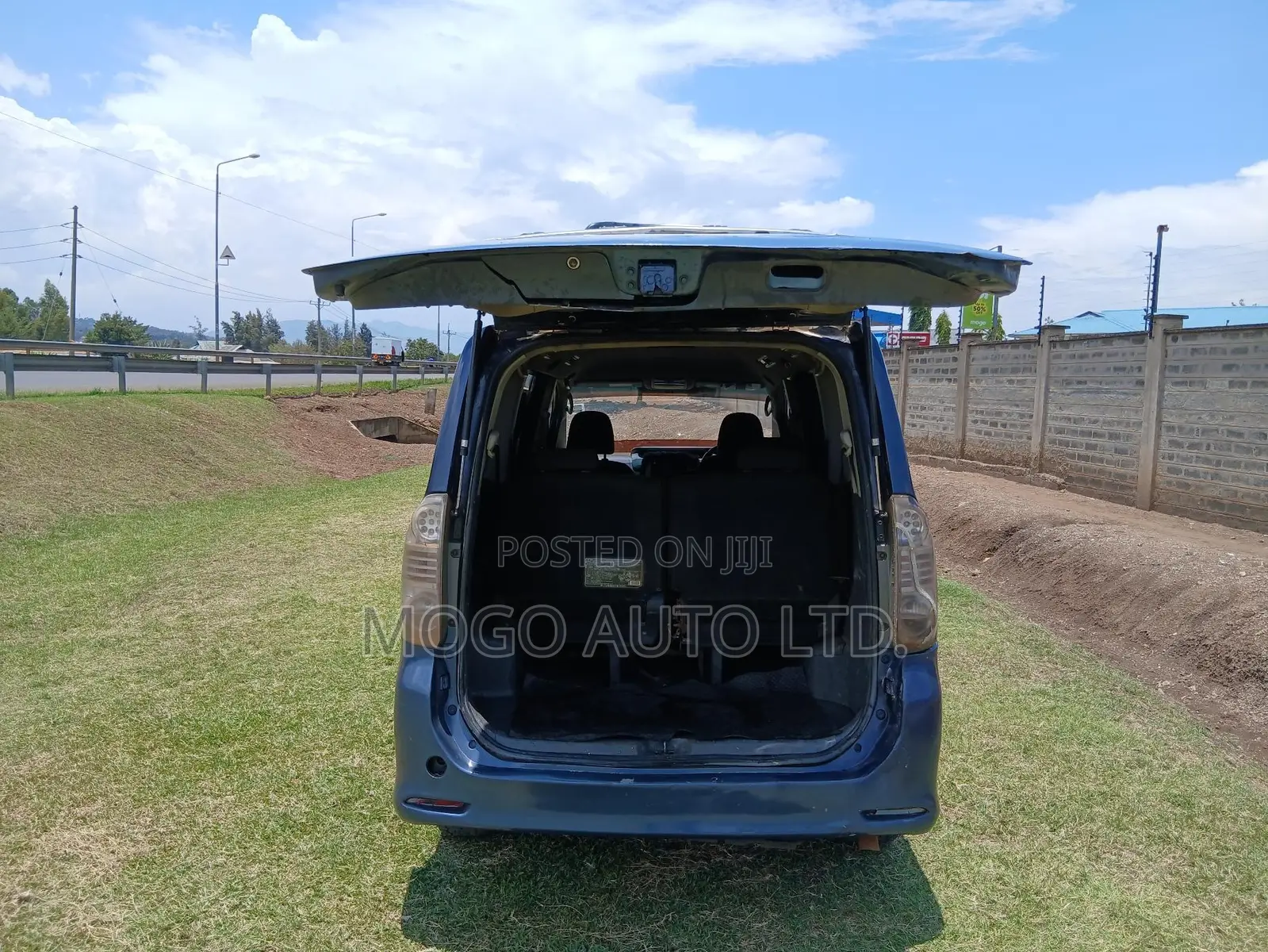 Toyota Voxy 2009 Purple