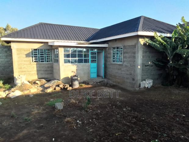 1/4 Acrewith,New 2 BDRM Hse at Naivasha Kinamba ,Mau Mau Road Sitting