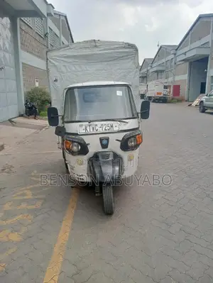 Piaggio 2021 White