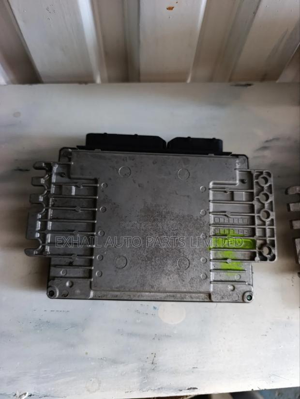Nissan Xtrail T30 Engine Computer - thumbnail 2