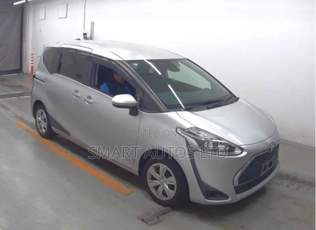 Toyota Sienta 2019 Silver