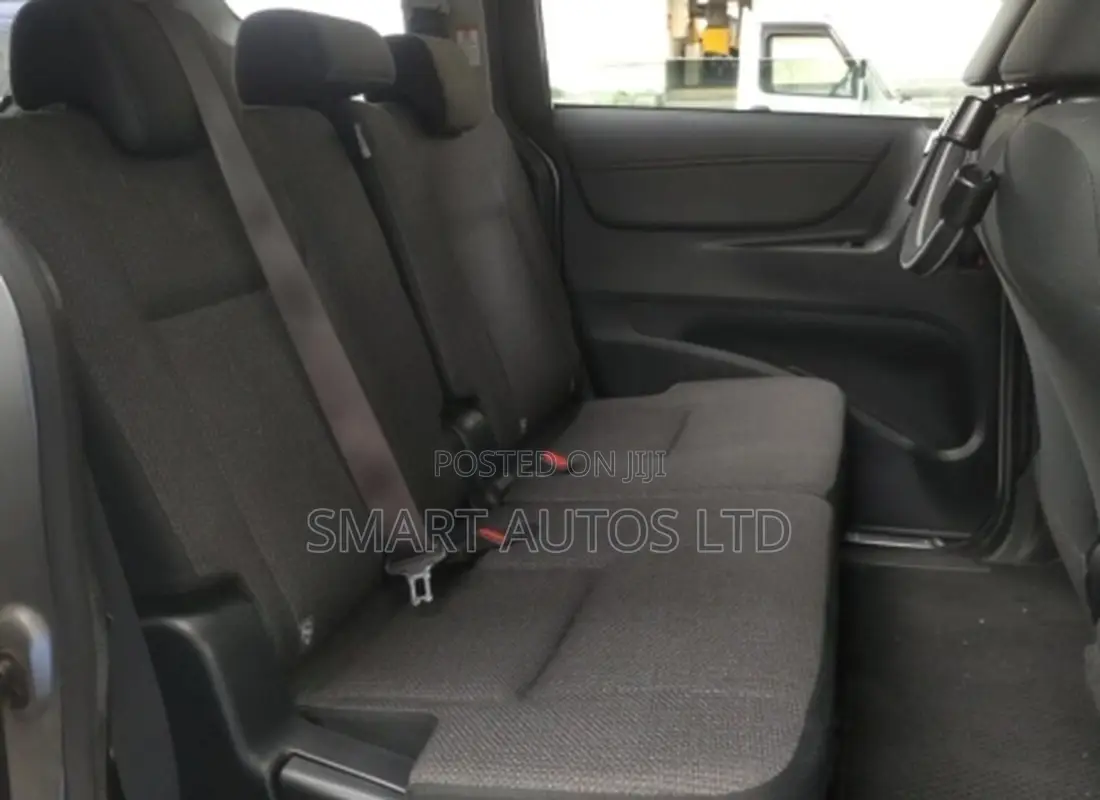 Toyota Sienta 2019 Silver