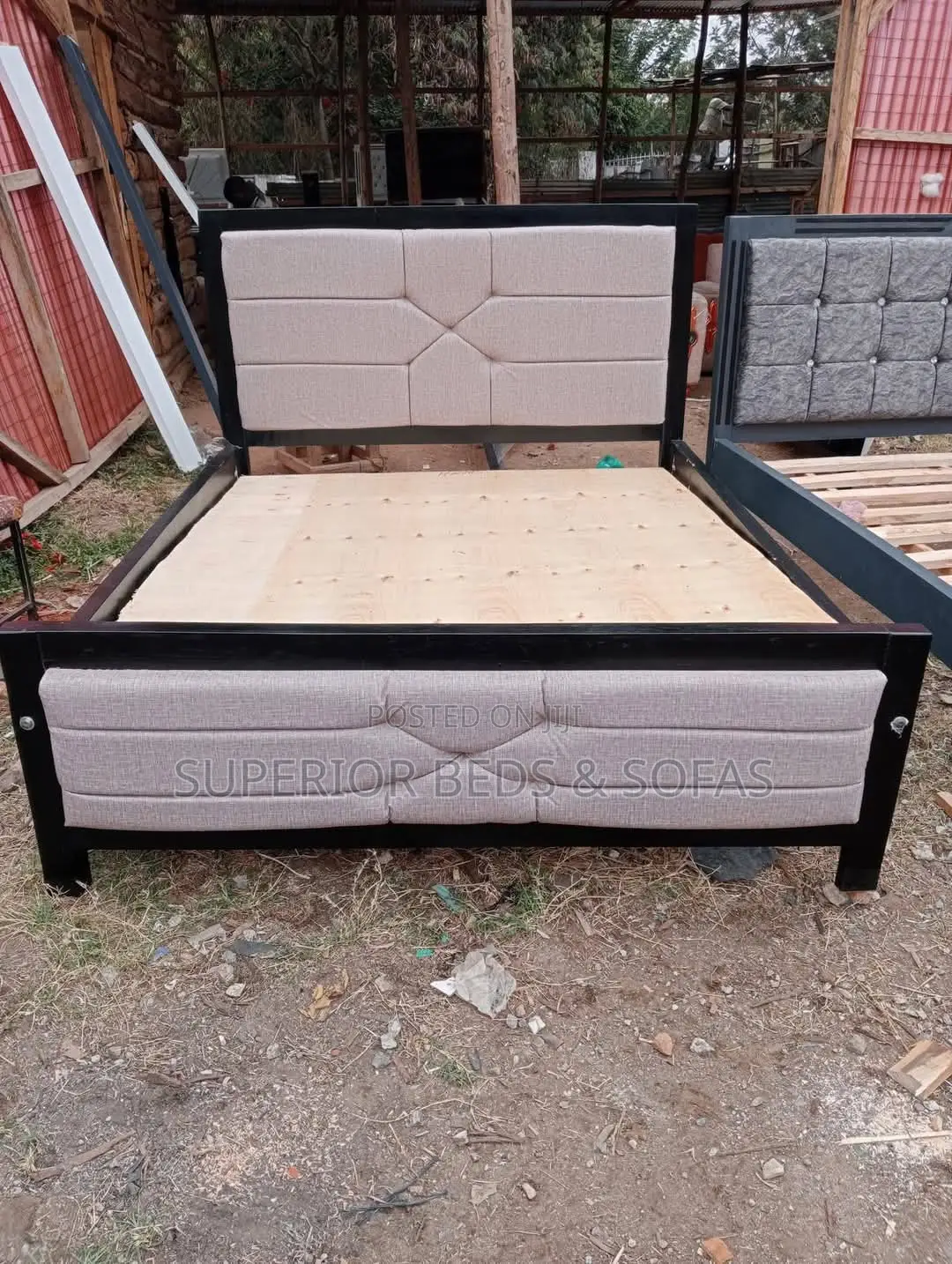 5x6 Strong Beige Panel Mocket Bed in Black Frame