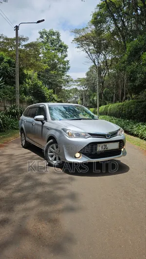 Toyota Corolla Fielder 1.5 Hybrid FWD 2015 Silver