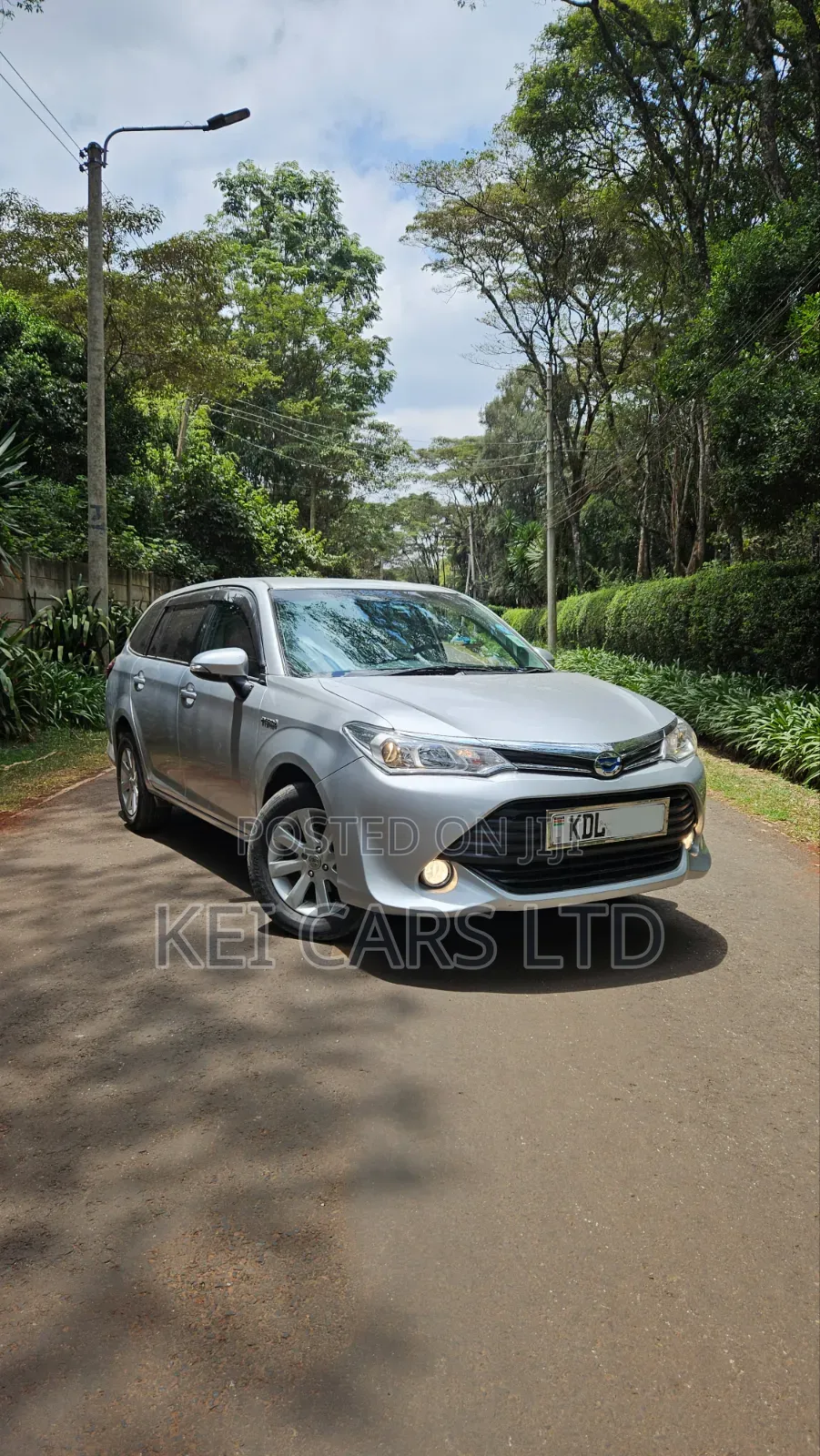 Toyota Corolla Fielder 1.5 Hybrid FWD 2015 Silver