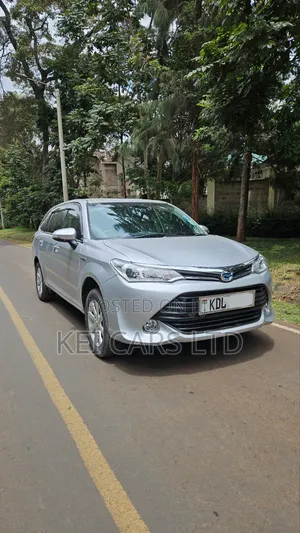 Toyota Corolla Fielder 1.5 Hybrid FWD 2015 Silver