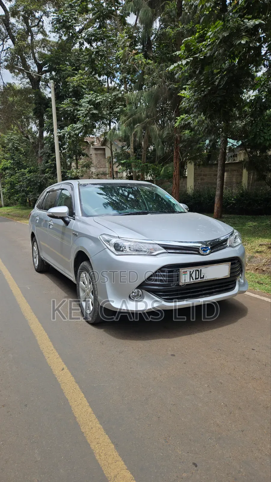 Toyota Corolla Fielder 1.5 Hybrid FWD 2015 Silver