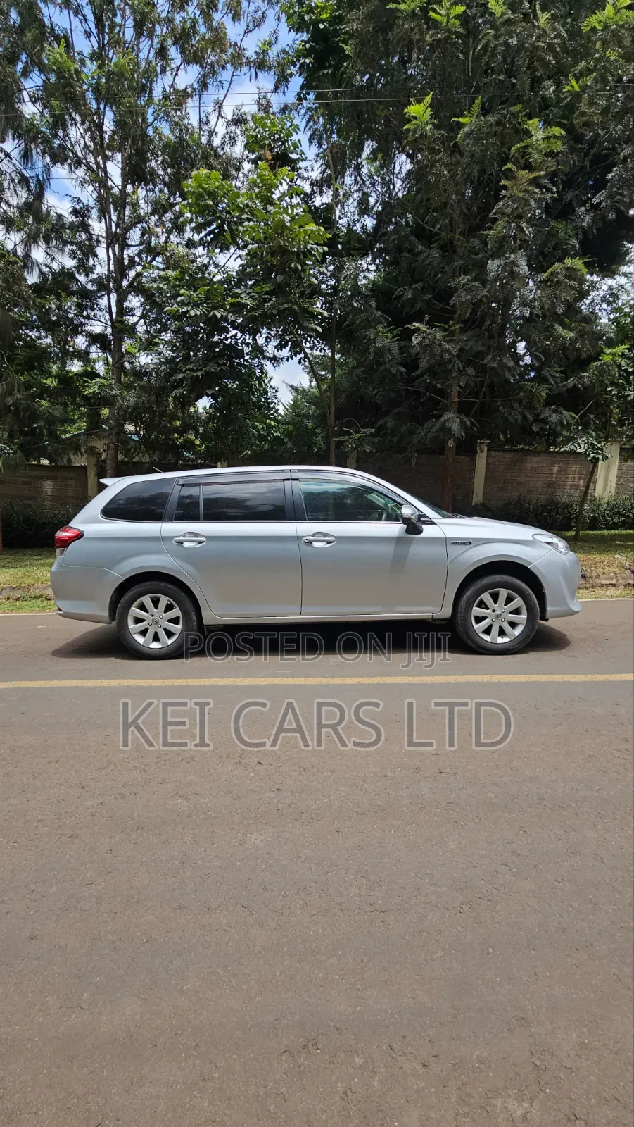 Toyota Corolla Fielder 1.5 Hybrid FWD 2015 Silver