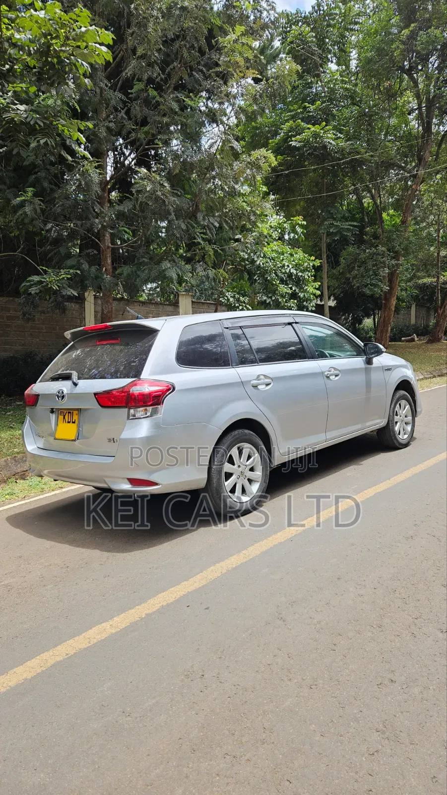 Toyota Corolla Fielder 1.5 Hybrid FWD 2015 Silver