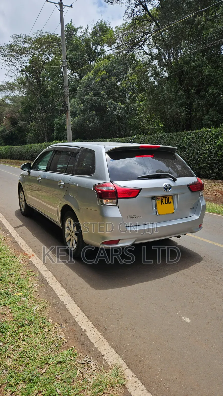 Toyota Corolla Fielder 1.5 Hybrid FWD 2015 Silver