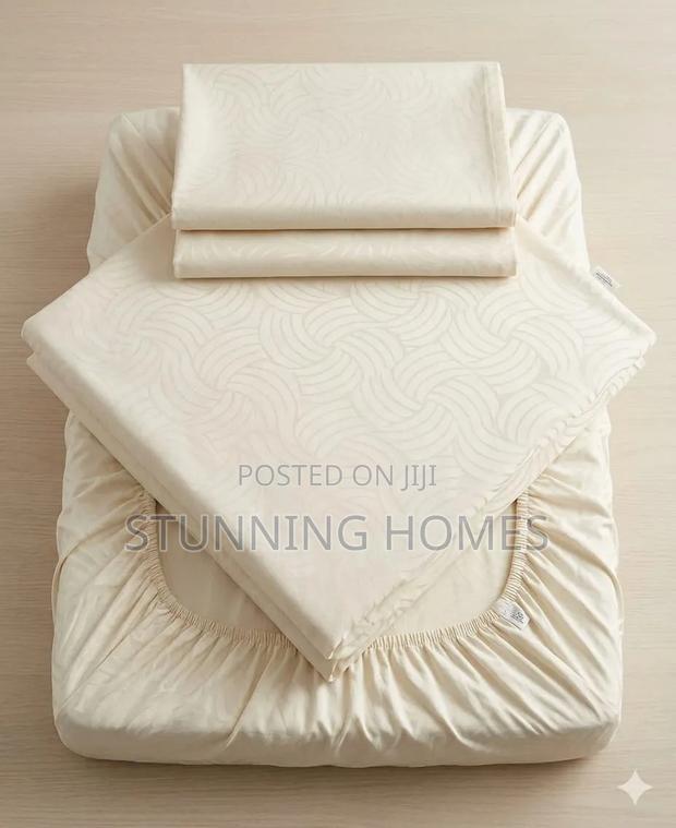 Plain Patterned Bedsheets Set - thumbnail 3
