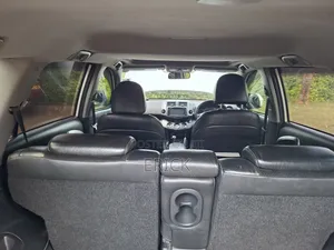 Toyota Vanguard 2009 White