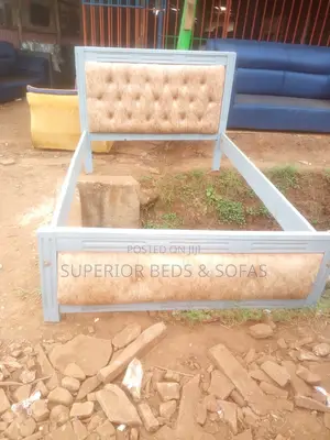 5x6 Tan Tufted Grey Wooden Mocket Bed