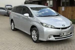 Toyota Wish 2012 Silver