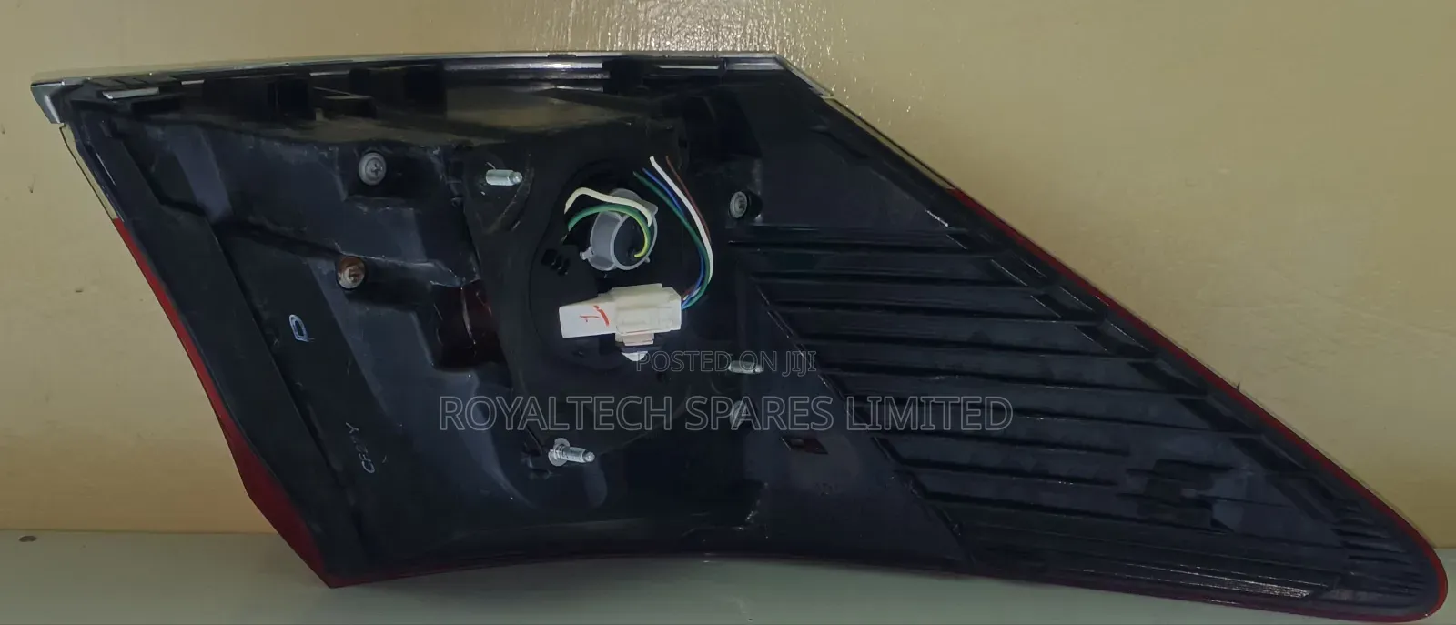 Crown 2014_2018 Tailight RHS