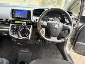 Toyota Wish 2012 Silver