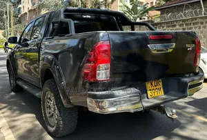Toyota Hilux Revo Double Cab Deisel 2.4 AWD 2018 Black