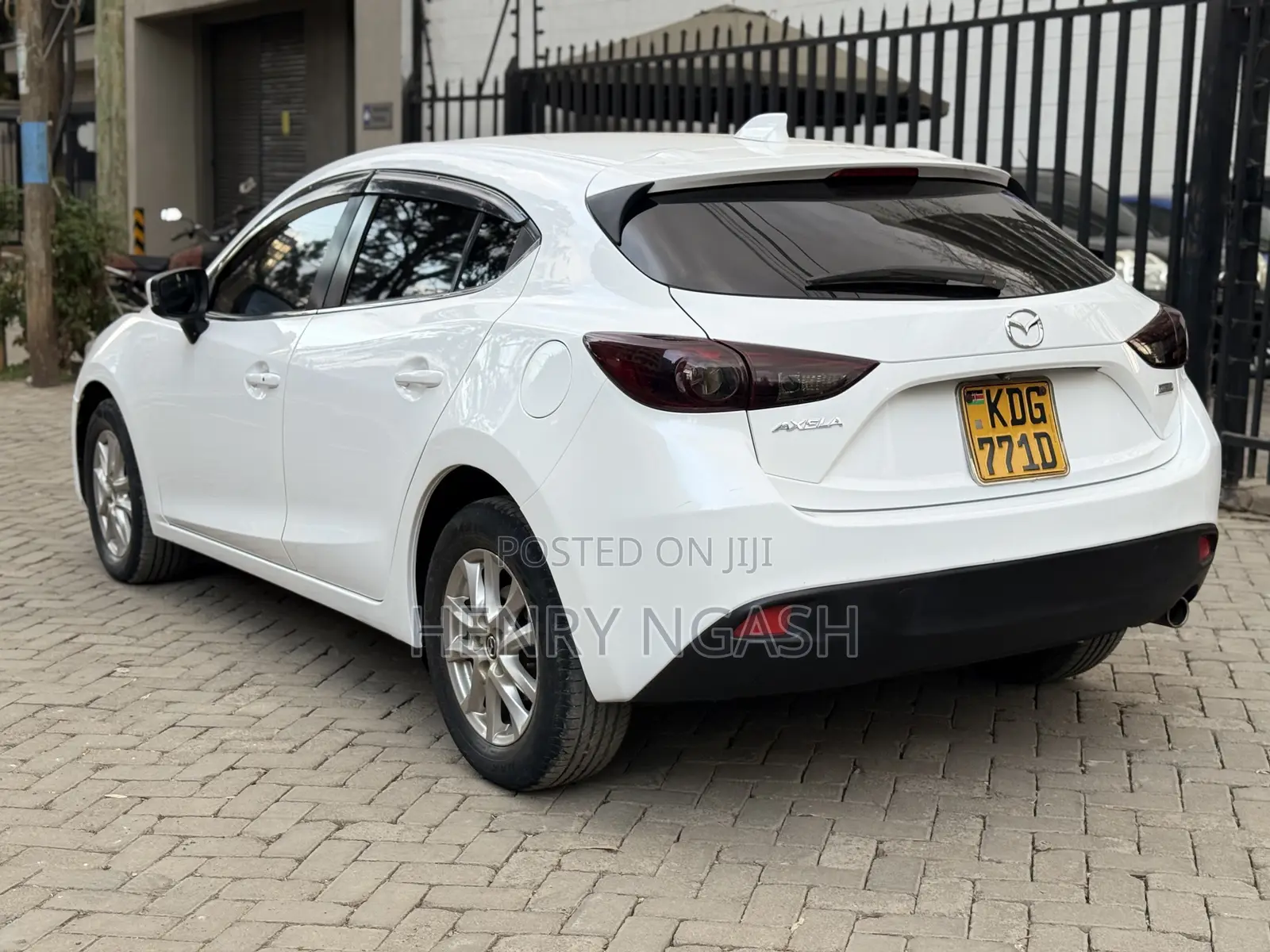 Mazda Axela SV Premium 2014 White