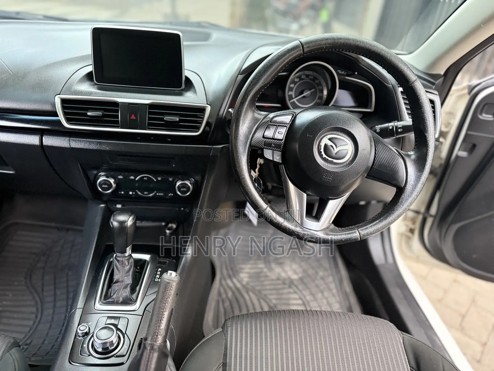 Mazda Axela SV Premium 2014 White