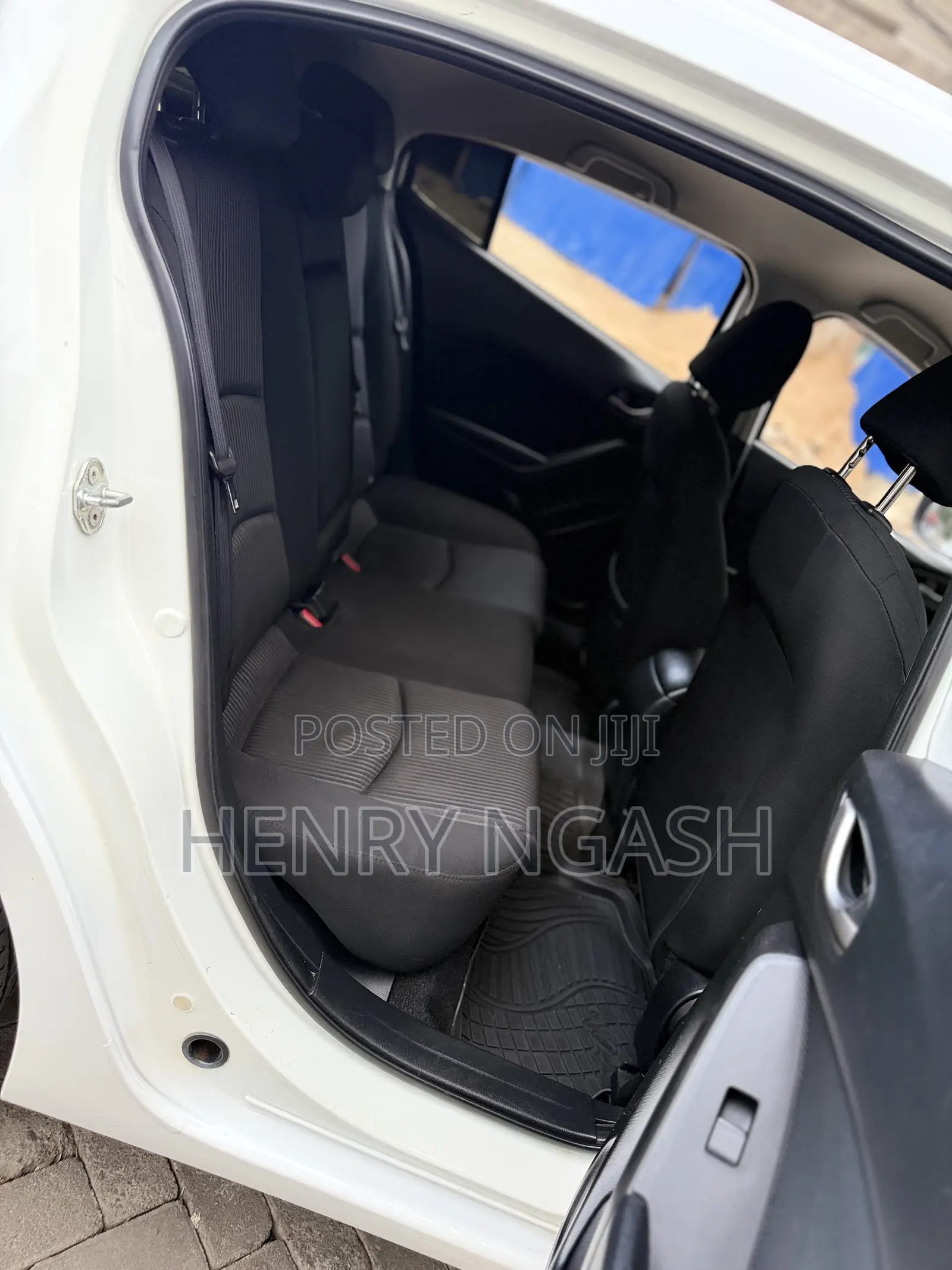 Mazda Axela SV Premium 2014 White