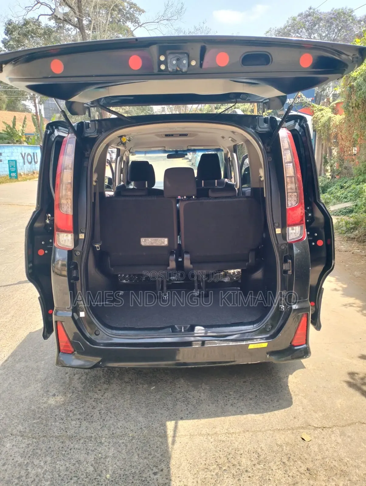 Toyota Noah 2.0 AWD (7 Seater) 2015 Black