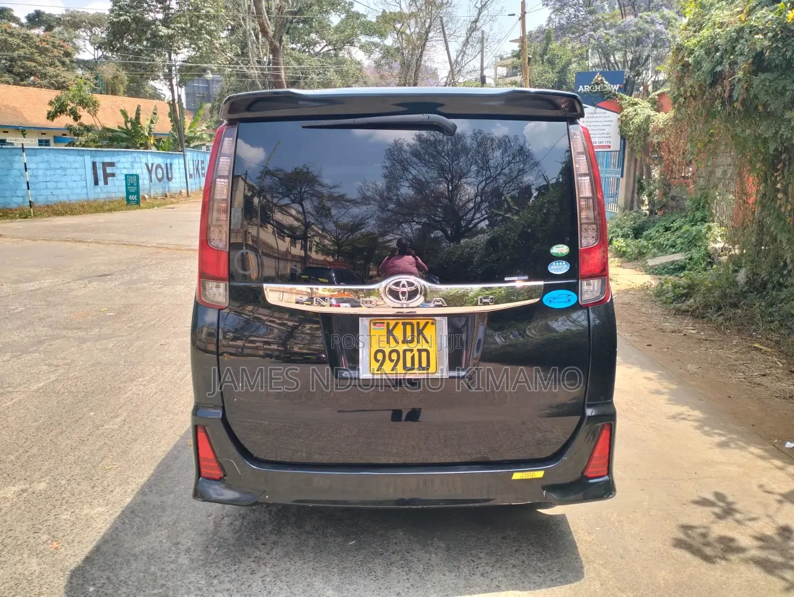 Toyota Noah 2.0 AWD (7 Seater) 2015 Black