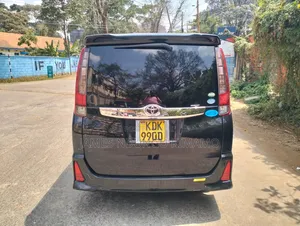 Toyota Noah 2.0 AWD (7 Seater) 2015 Black