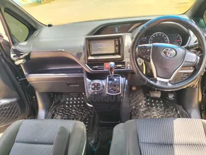 Toyota Noah 2.0 AWD (7 Seater) 2015 Black