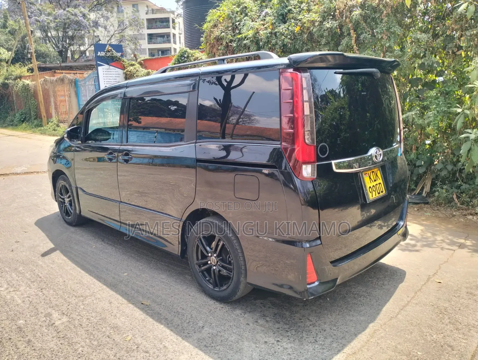 Toyota Noah 2.0 AWD (7 Seater) 2015 Black