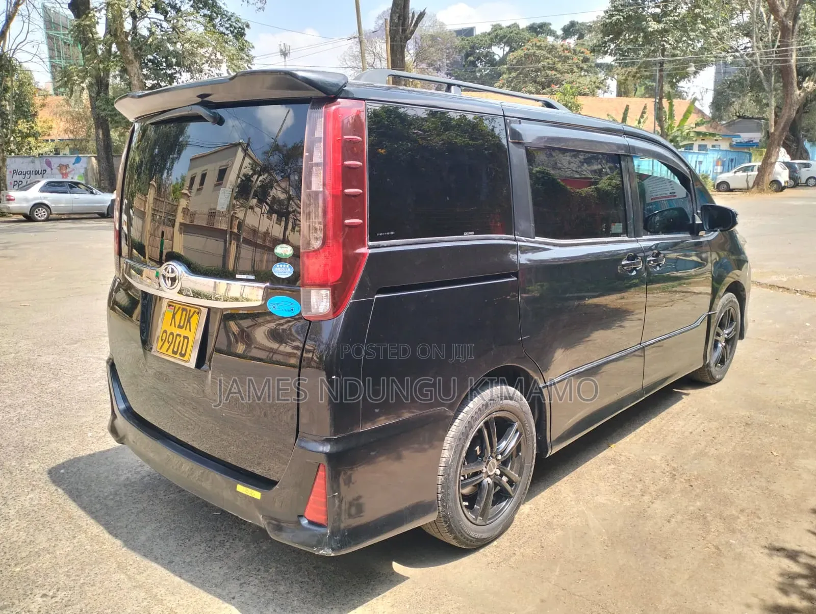Toyota Noah 2.0 AWD (7 Seater) 2015 Black