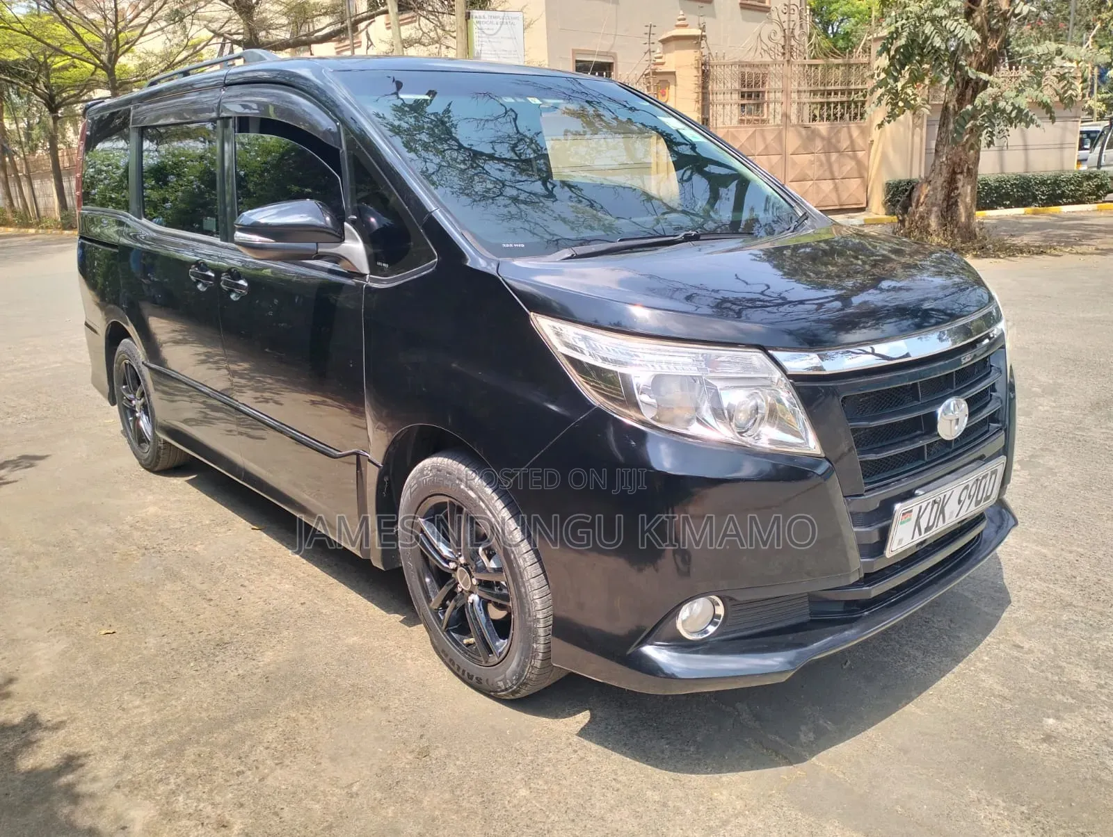Toyota Noah 2.0 AWD (7 Seater) 2015 Black