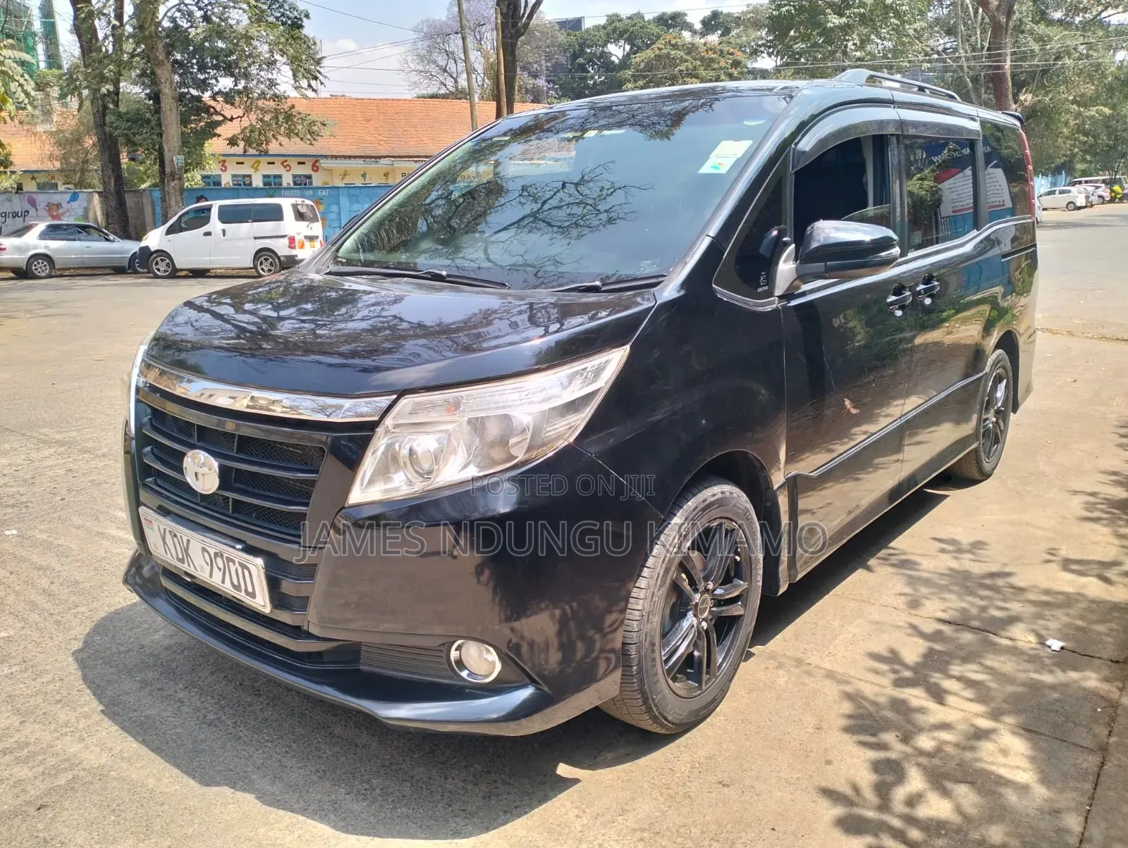 Toyota Noah 2.0 AWD (7 Seater) 2015 Black