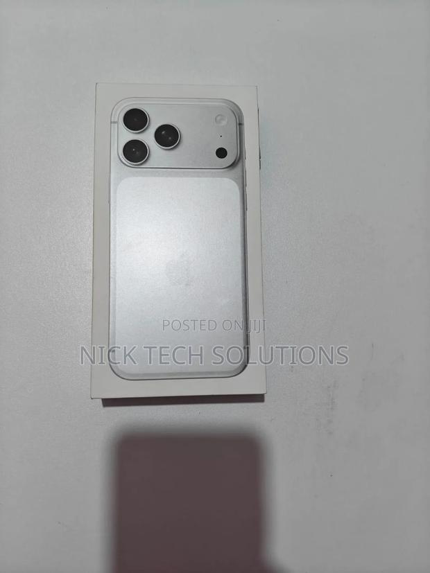 New Apple iPhone 17 Pro Max 256 GB Silver